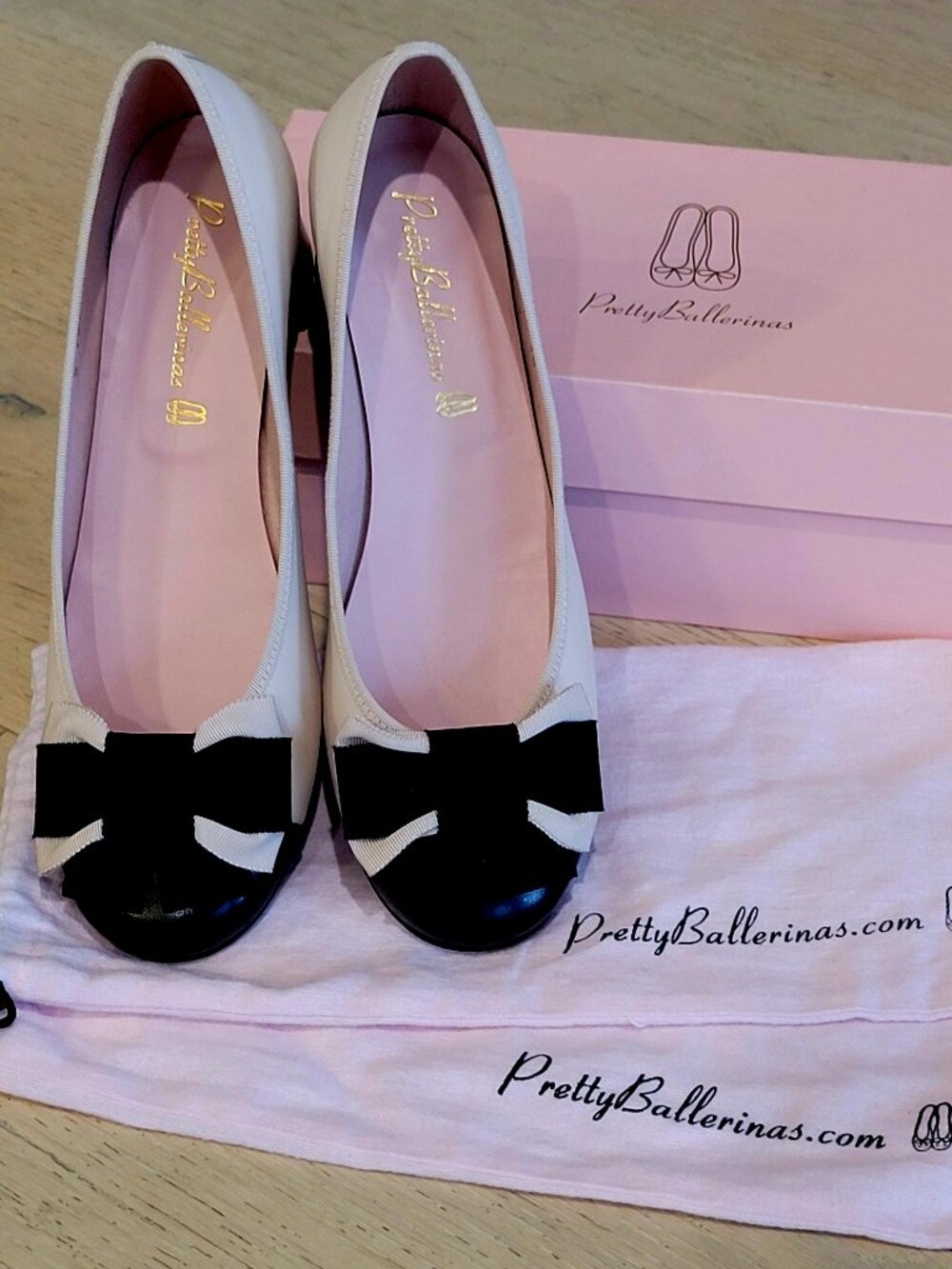 NIB PRETTY BALLERINAS Joanna low block heel pumps pink black cap bowtie size 40